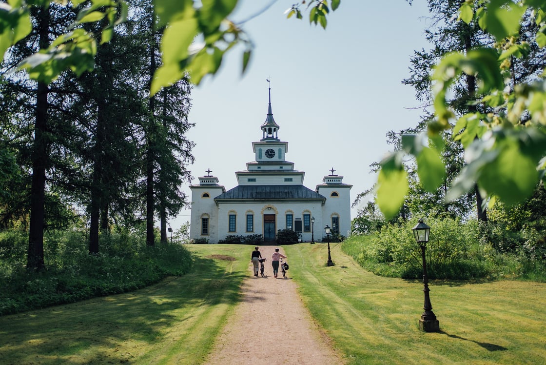 Teijo Church and two cyclists @Eurovelo_Mikko-Pekka Karlin