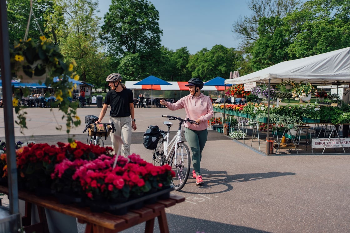 Two cyclists at the marketplace @Eurovelo_Mikko-Pekka Karlin