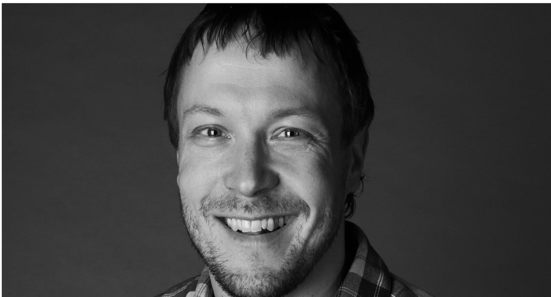 Peltsi kapea ilman logoja